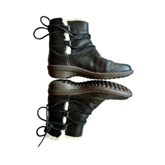 UGG Caspia Black Leather Shearling Lace-Up Winter Boots Women’s Size 7 (EU 38) - Picture 7 of 9